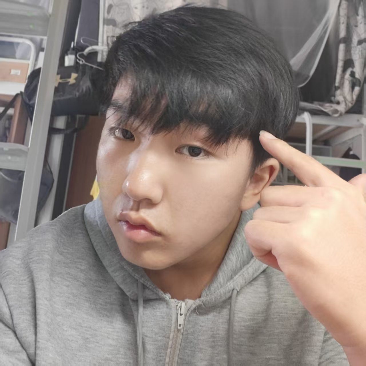 有点自恋